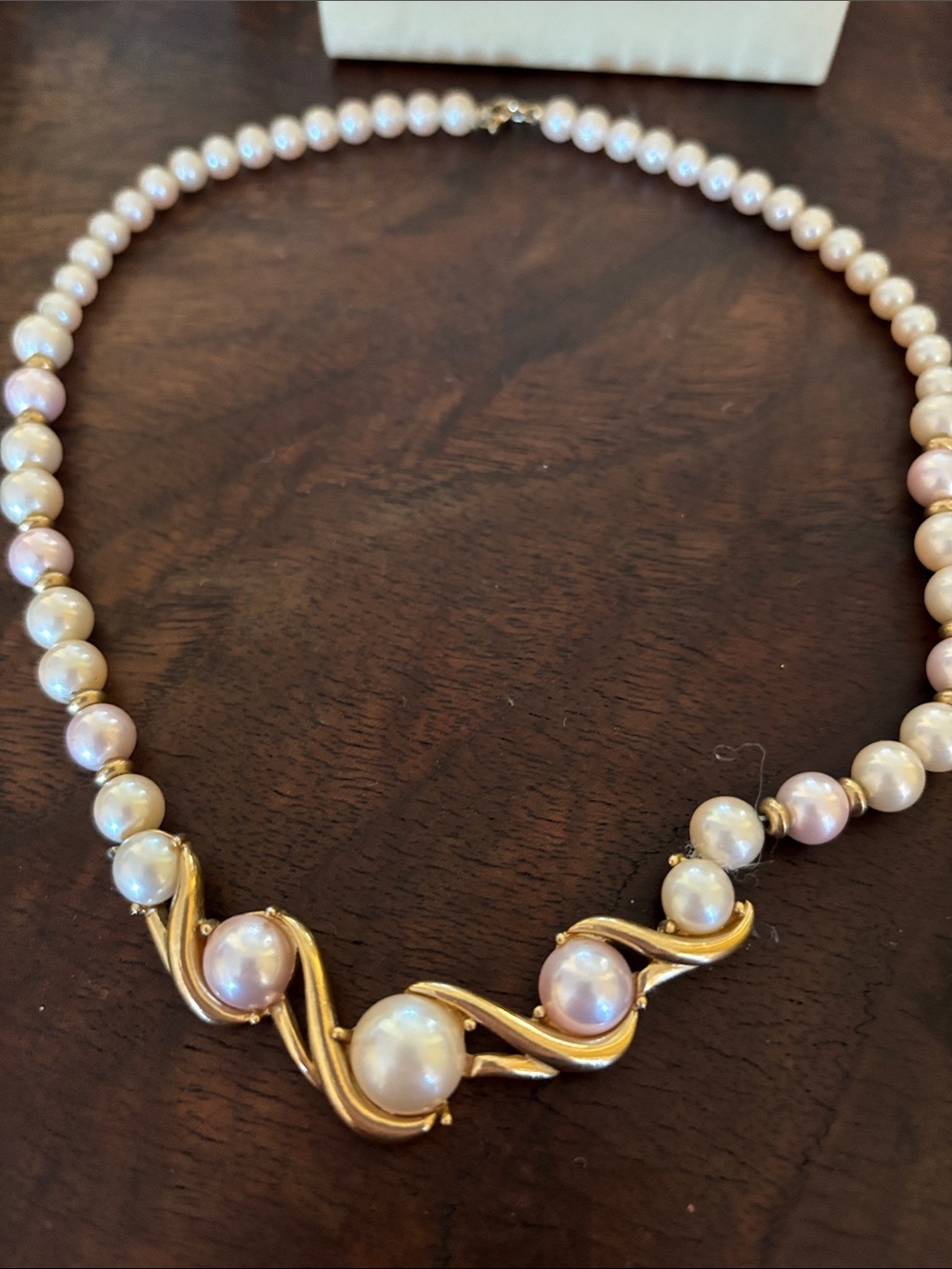 Classic Trifari Pearl and Gold Necklace approximately 15 inches